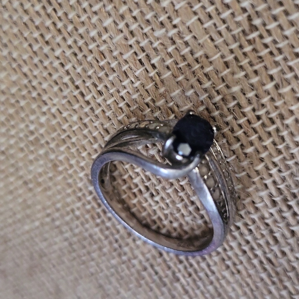 Kay Jewelers Sapphire Blue and Silver Ring - Picture 7 of 7